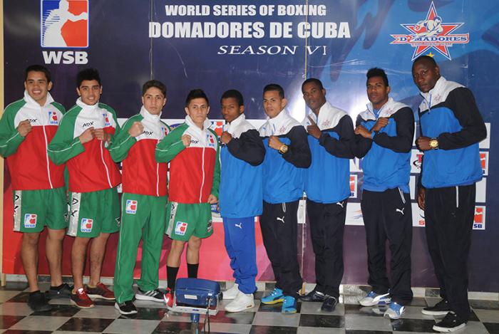 Serie Mundial de Boxeo, de izquierda a derecha equipo de boxeo de Mexico y equipo de boxeo de Cuba