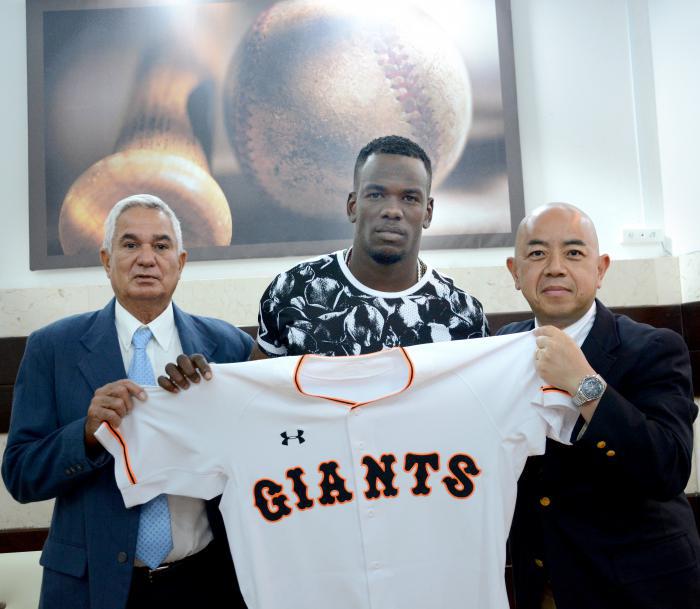 José Adolis García