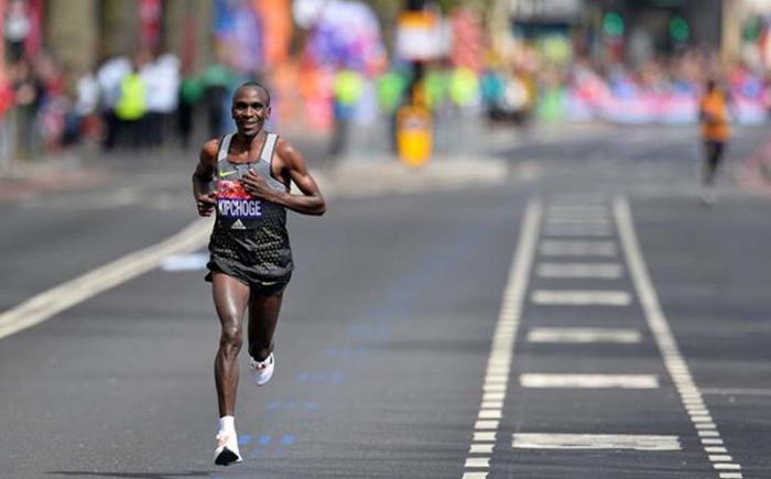 Kipchoge estuvo a punto de implantar un récord. 