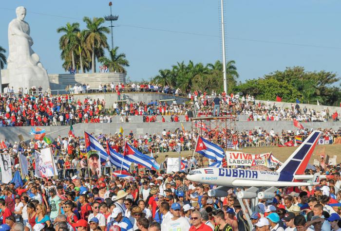 Desfile por el 1ro de Mayo dìa Internacional de los Trabajadores por la Plaza de La Revoluciòn Josè Martì  en La Habana.