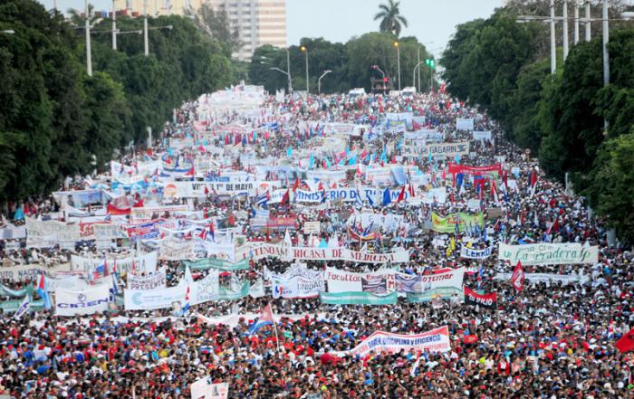 Desfile por el Primero de mayo en la Plaza de la Revolución presidido por el General de Ejército Raúl Castro Ruz, presidente de los Consejos de Estado y de Ministros.