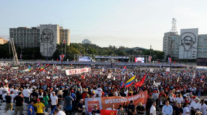 Desfile por el Primero de mayo en la Plaza de la Revolución presidido por el General de Ejército Raúl Castro Ruz, presidente de los Consejos de Estado y de Ministros.