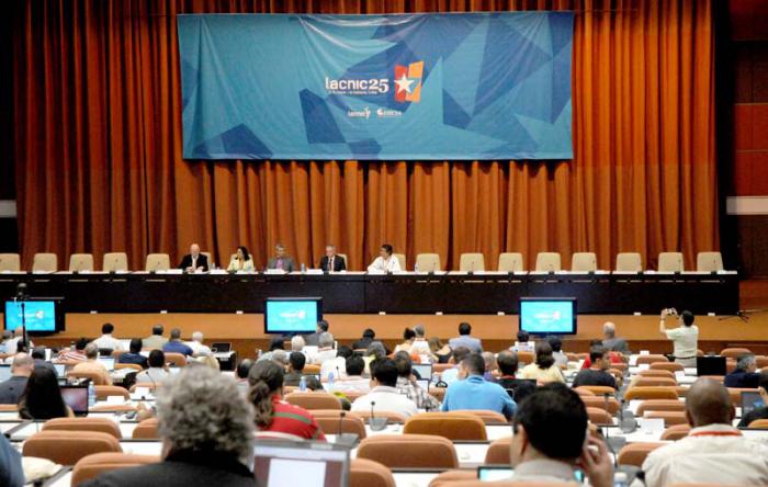 Inauguración de LANIC25 con las palabras de Mayra Arevich presidenta ejecutiva de ETECSA