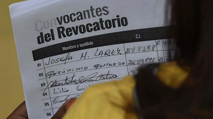 La oposición venezolana reunió 2,5 millones de firmas, 1,85 millones de las cuales envió al CNE.