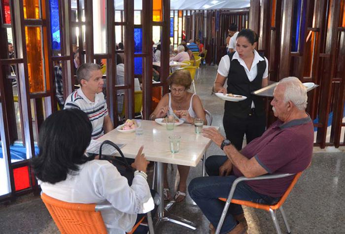 Acto de reapaertura del Coopelia.