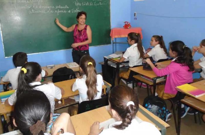 Maestra Laura Real Calvo, de la secundaria básica Tomás Orlando Días