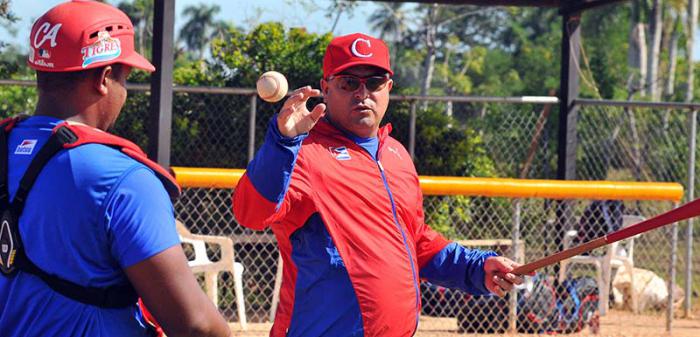 Entrenamiento del equipo ciego de avila para enfrentar a partir de mañana la serie del caribe de republica dominicana. Roger Machado