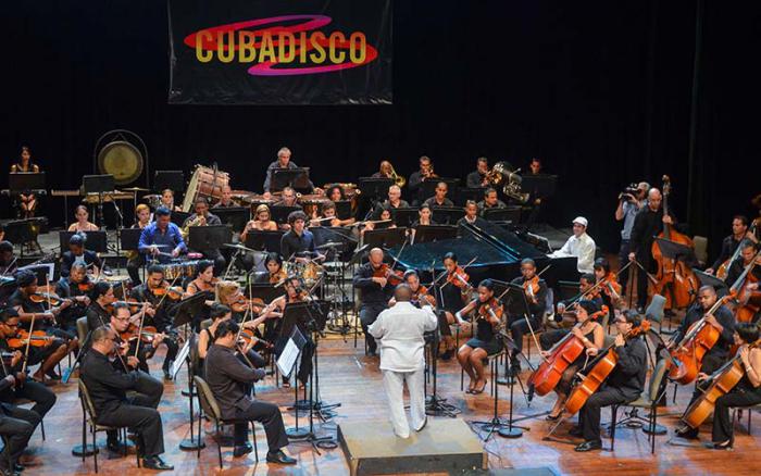 Clausura de CUBADISCO 2016. En la foto la Sinfónica Nacional bajo la dirección del maestro Joaquín Betancourt.