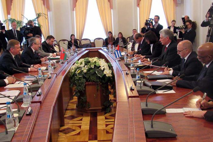 Las delegaciones encabezadas por el Primer vicepresidente cubano, Miguel Diaz-Canel  y el primer ministro de Belarús, Andrei Kobiakov, sostienen conversaciones oficiales