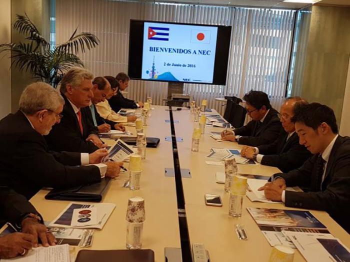 Miguel Díaz-Canel visitó la empresa tecnológica NEC Corporation. 