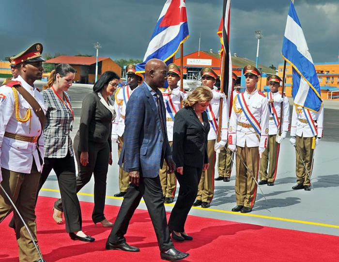 Llegada a Cuba del Exmo Sr Keith Rowley, Primer Ministro Trinidad y Tobago   para asistir a la VII Cumbre AEC en La Habana Cuba, lo recibe la Ministra de Justicia Marìa Esther Reus.