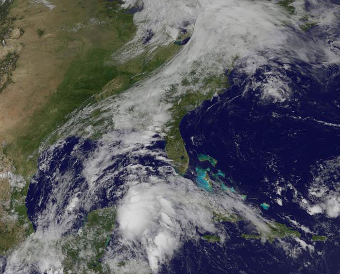 Sus vientos máximos sostenidos son de 55 kilómetros por hora, con rachas superiores y su presión central es de 1005 hectoPascal. Esta depresión se mueve al norte a unos 13 kilómetros por hora