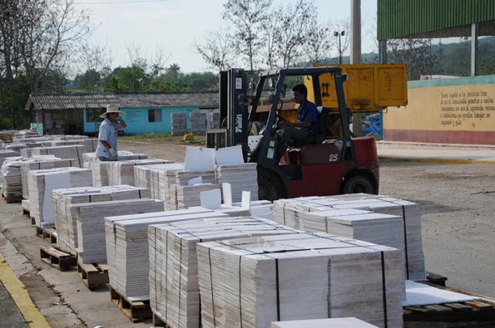 Mármoles del Centro elabora una gama de losas de diferentes formatos y medidas. 