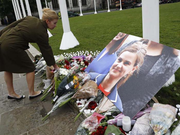 Jo Cox falleció el jueves producto de las heridas ocasionadas por un atacante que le apuñaló y disparó. 