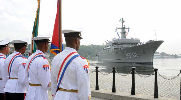 Huasteco buque de los Estado Mexicano de visita en el puerto de la Habana.