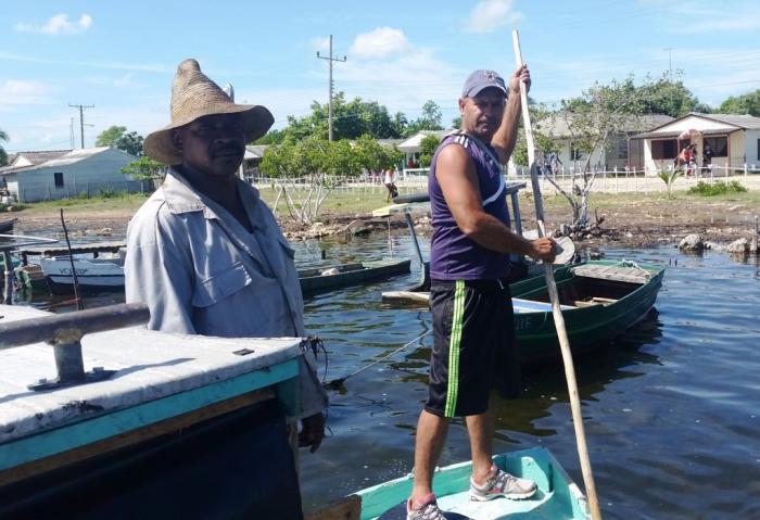 Rolando Masa y sus compañeros de faena en la pesca creen que es posible cambiar a Carahatas