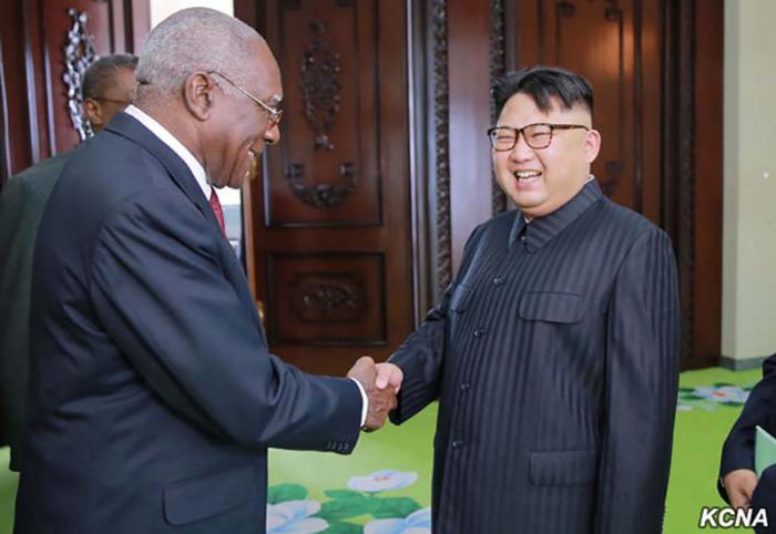 Kim Jong Un al Vicepresidente cubano Salvador Valdés Mesa