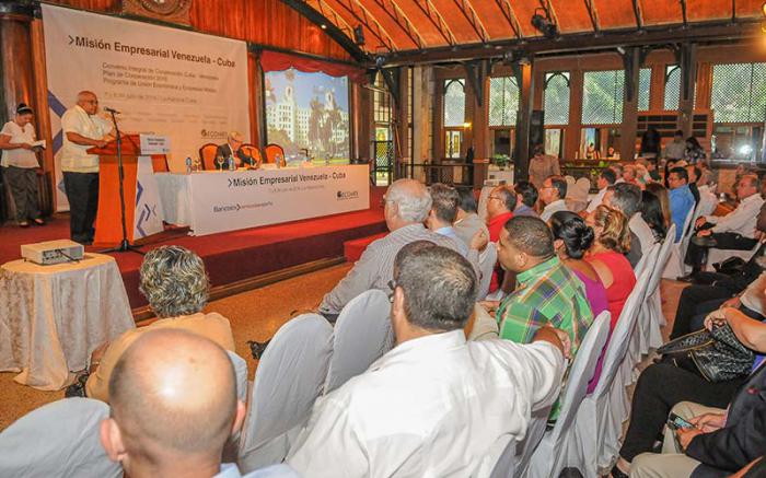 Foro empresarial de negocios Cuba Venzuela, en el Hotel Nacional de Cuba, presiden el Embajador de Venezuela en Cuba el Sr Alì Rodrìguez Araque, Orlando Hernàndez Guillen Presidente de la Càmara de Comercio de Cuba y Ramòn Gordils Presidente de BANCOEX.