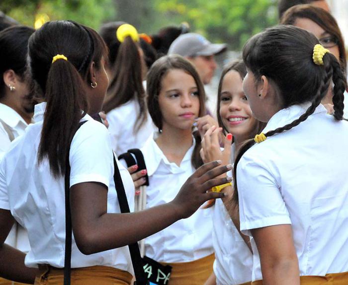 Inicio del curso escolar en la Secundaria Básica Cesar Escalante Dellundé.(foto Jorge Luis Gonzàlez) 1-9-15 ESBU17N9