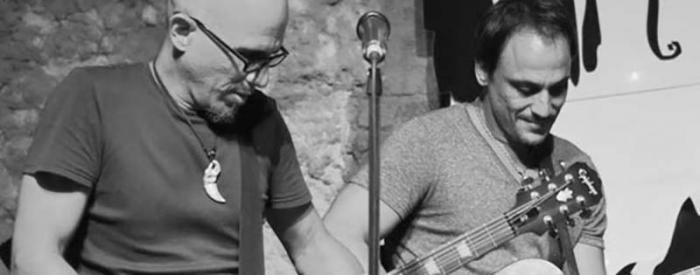 Roberto Perdomo (derecha) junto a Iván Leiva, dos astros del rock cubano.