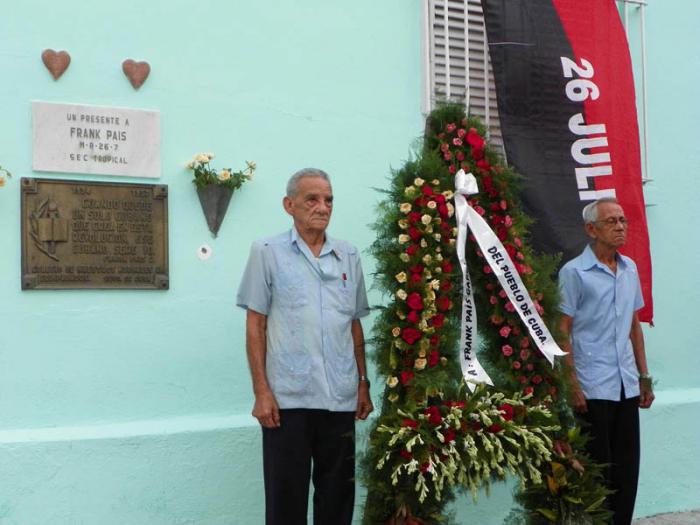 Tributo en Santa Ifigenia