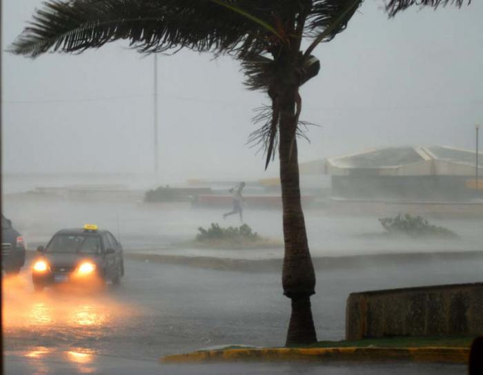 Inundaciones en ciudad de la Habana por tormenta  Gustav
