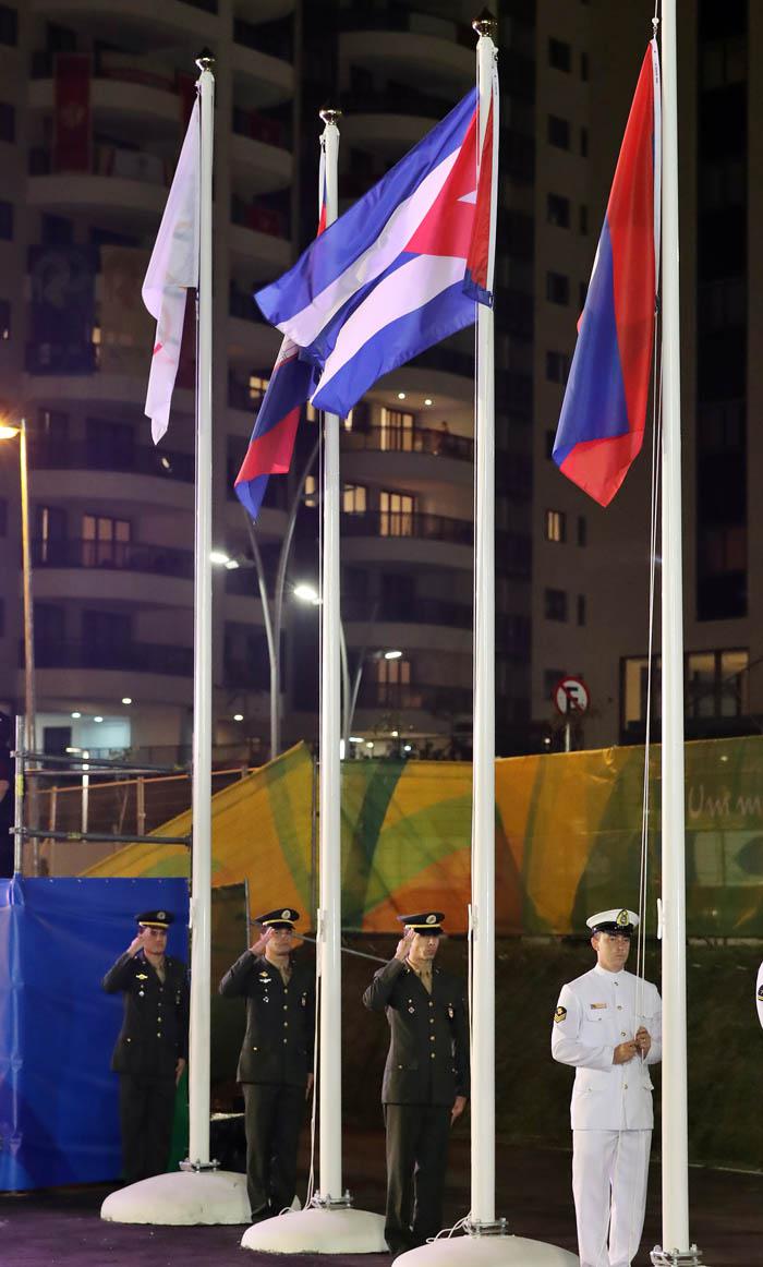 IZAMIENTO DE LA BANDERA CUBANA EN RIO DE JANEIRO