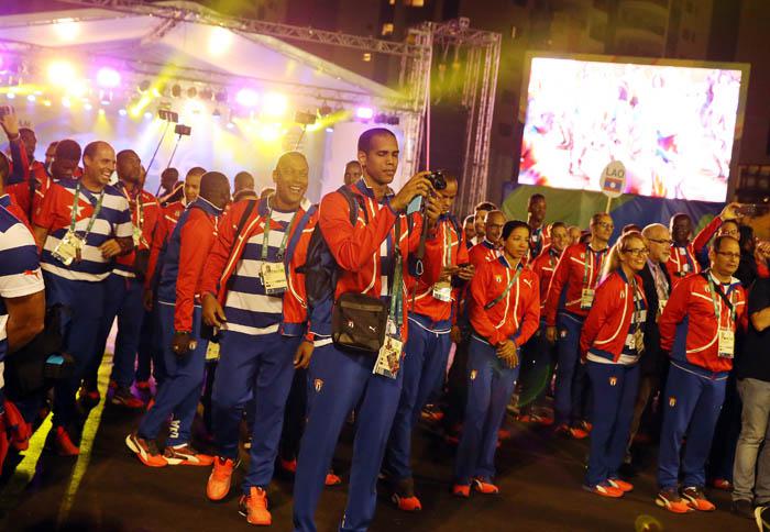 IZAMIENTO DE LA BANDERA CUBANA EN RIO DE JANEIRO