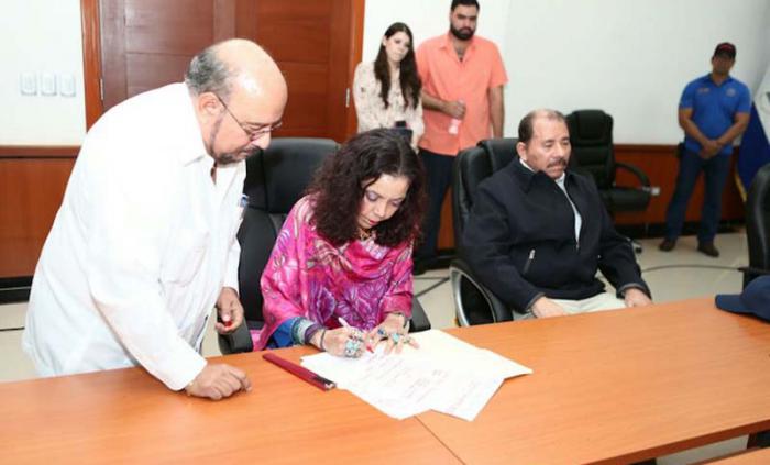 Daniel Ortega y Rosario Murillo