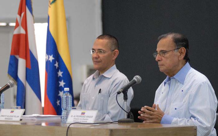 Conversatorio sobre Chavez. Ernesto Villegas (Periodista) y Ali Rodríguez (Embajador de Venezuela en Cuba)