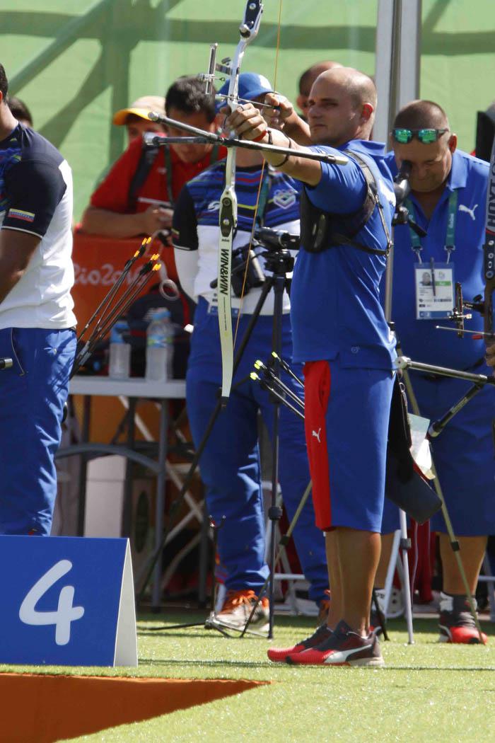 BRASIL-RIO DE JANEIRO-TIRO CON ARCO-ADRIAN PUENTES