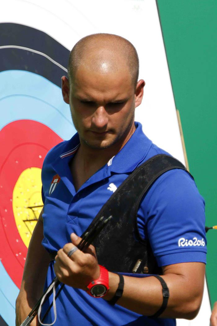 BRASIL-RIO DE JANEIRO-TIRO CON ARCO-ADRIAN PUENTES