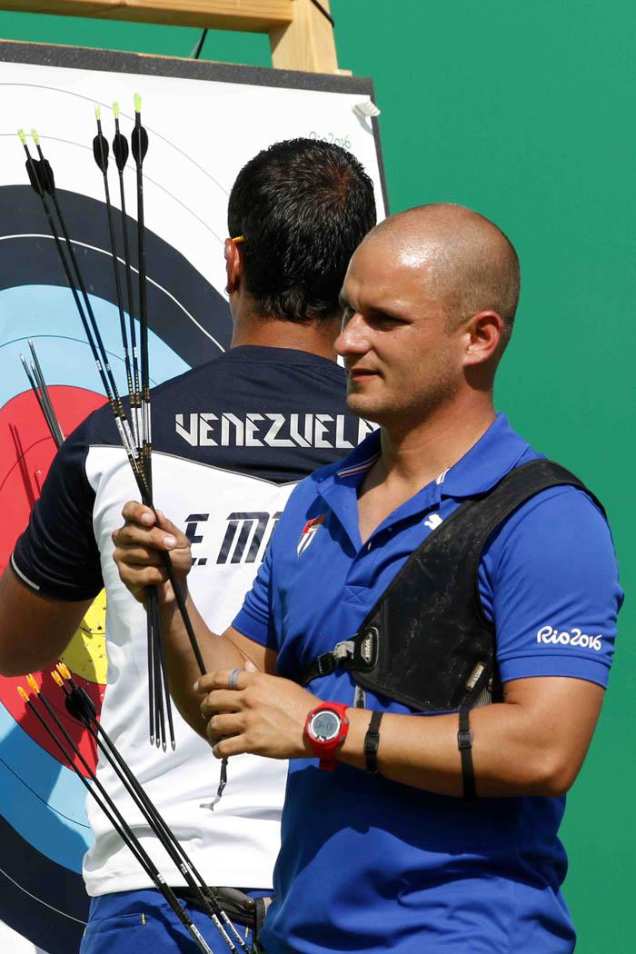 BRASIL-RIO DE JANEIRO-TIRO CON ARCO-ADRIAN PUENTES