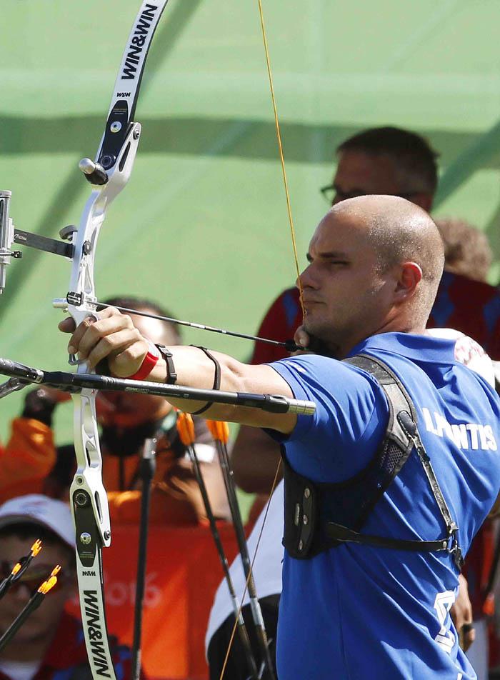 BRASIL-RIO DE JANEIRO-TIRO CON ARCO-ADRIAN PUENTES