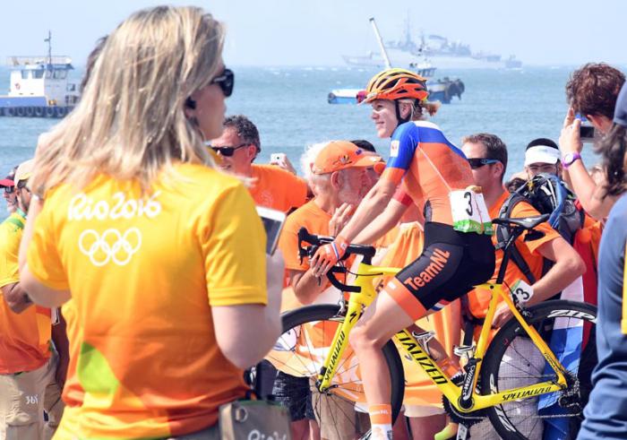 Rio Ciclismo Ruta F Arlenis Sierra, arrancada de la carrera,  vistas y fanaticos del ciclismo mundial.