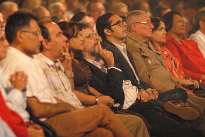 Homenaje de Venezuela a Fidel por sus 90 años. Corazón llanero. Teatro Karl Marx. Homenaje de Venezuela a Fidel por sus 90 años. Corazón llanero. Teatro Karl Marx.Suecely Morfa (Secretaria de la UJC), General de Cuerpo de Ejército Álvaro López Miera (Viceministro Primero del MINFAR, Jefe del Estado Mayor General y miembro del Buró Político del Partido), Miriam Nicado (Rectora de la UCI y Miembro del Buró Político), Abel Prieto (Ministro de Cultura)