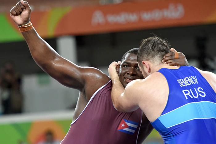 Lucha-Greco-Borrero-130kg Mijain Lòpez commienza la busqueda de su tercer oro olimpico.