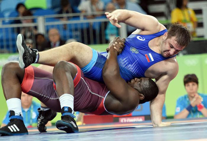 Lucha-Greco-Borrero-130kg Mijain Lòpez commienza la busqueda de su tercer oro olimpico.