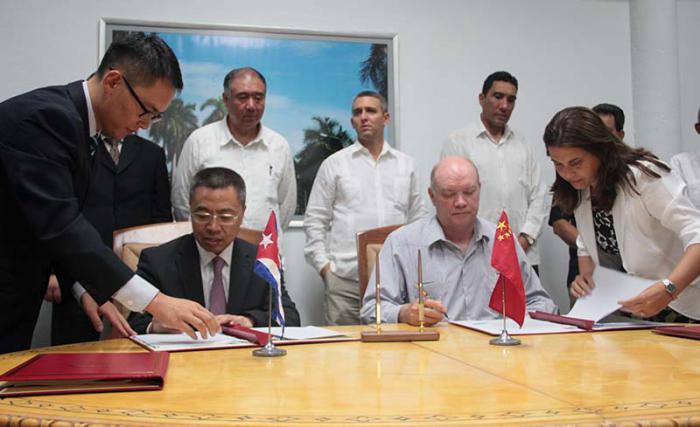 Sesión de la Comisión Intergubernamental para las relaciones económicas y comerciales entre Cuba y la República Popular China. Presiden el acto Rodrigo Malmierca, ministro de Comercio Exterior y la Inversión Extranjera y el Sr. Zhang Xiangchen, vicepresidente de Negociaciones Comerciales Internacionales del Ministerio de Comercio.