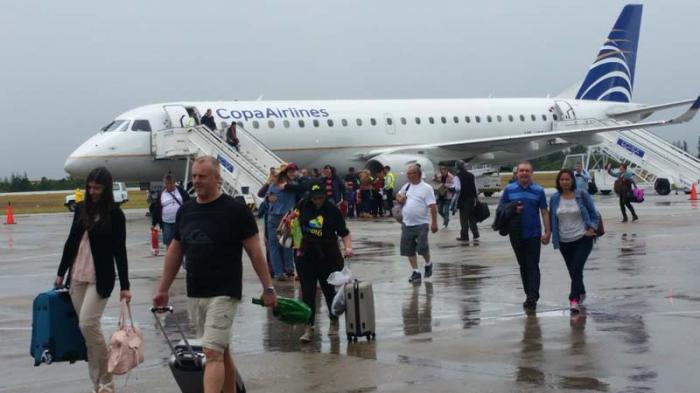 El constante arribo de visitantes por el Abel Santamaría forma parte del desarrollo turístico del territorio central de Cuba.