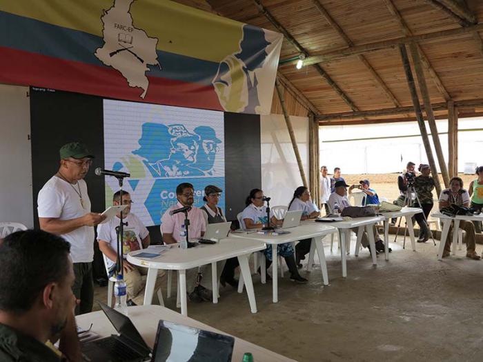 Las discusiones las preside el máximo líder de la guerrilla, el comandante Timoléon Jiménez.