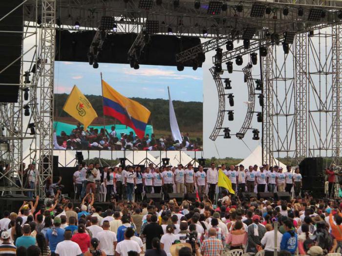 FARC-EP y su Estado Mayor Central, invitados especiales y cerca de 2 000 guerrilleros de todos los frentes activos en el país. 