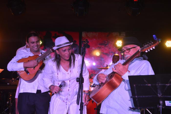 María Victoria cantó y convenció en Primera Línea. 