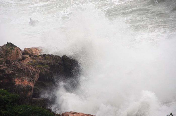 Caserío de Aguadores en el litoral de Santiago de Cuba previo a la llegada del huracán Matthew a Santiago de Cuba.