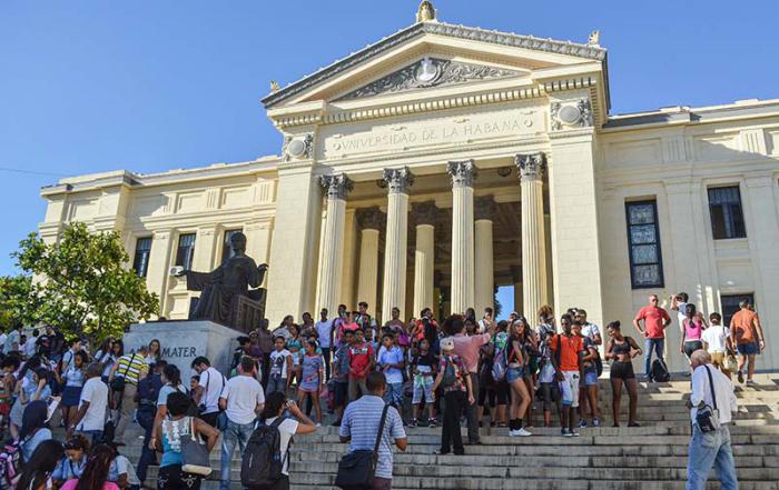 Avispero contra el Bloqueo en la Universidad de La Habana.