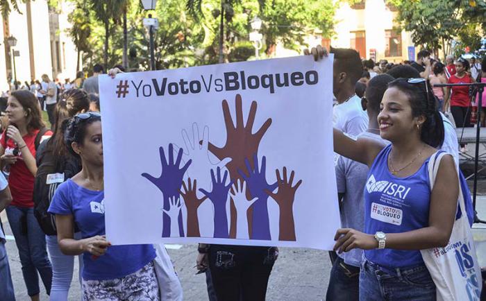 Avispero contra el Bloqueo en la Universidad de La Habana.