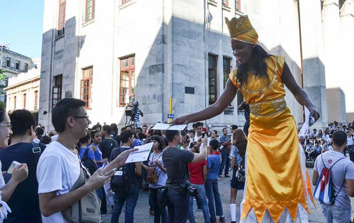 Avispero contra el Bloqueo en la Universidad de La Habana.