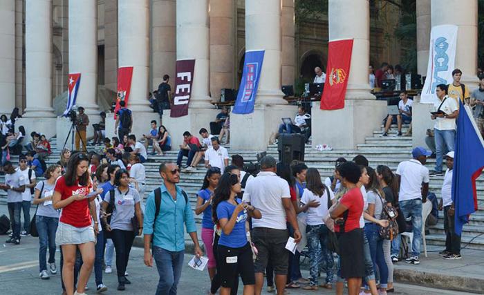 Avispero contra el Bloqueo en la Universidad de La Habana.
