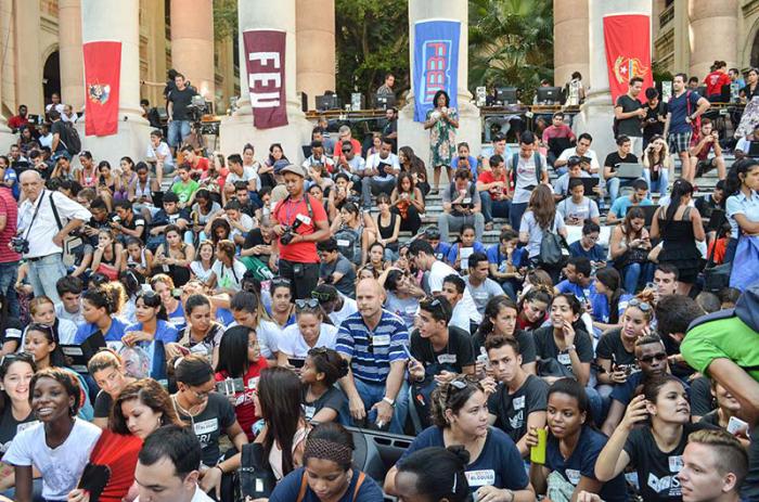 Avispero contra el Bloqueo en la Universidad de La Habana.