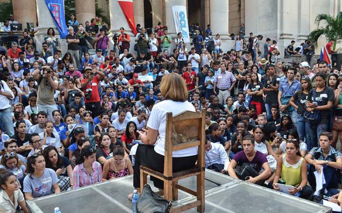 Avispero contra el Bloqueo en la Universidad de La Habana.